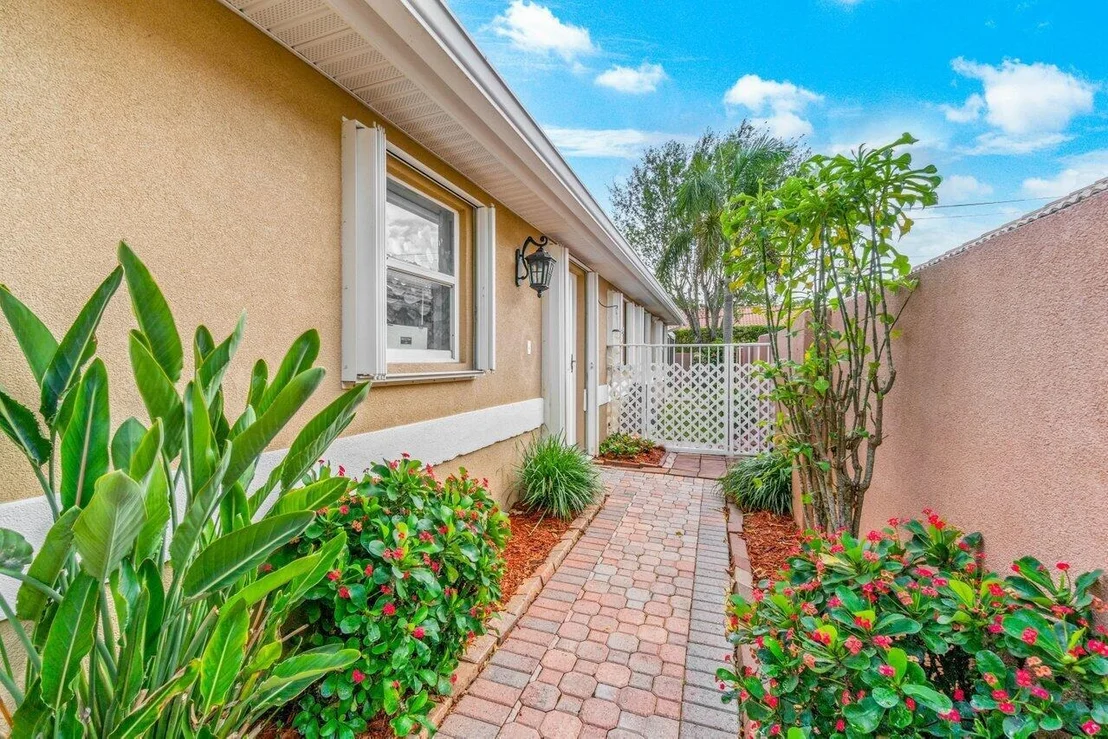 Photo of 5227 Grande Palm Circle