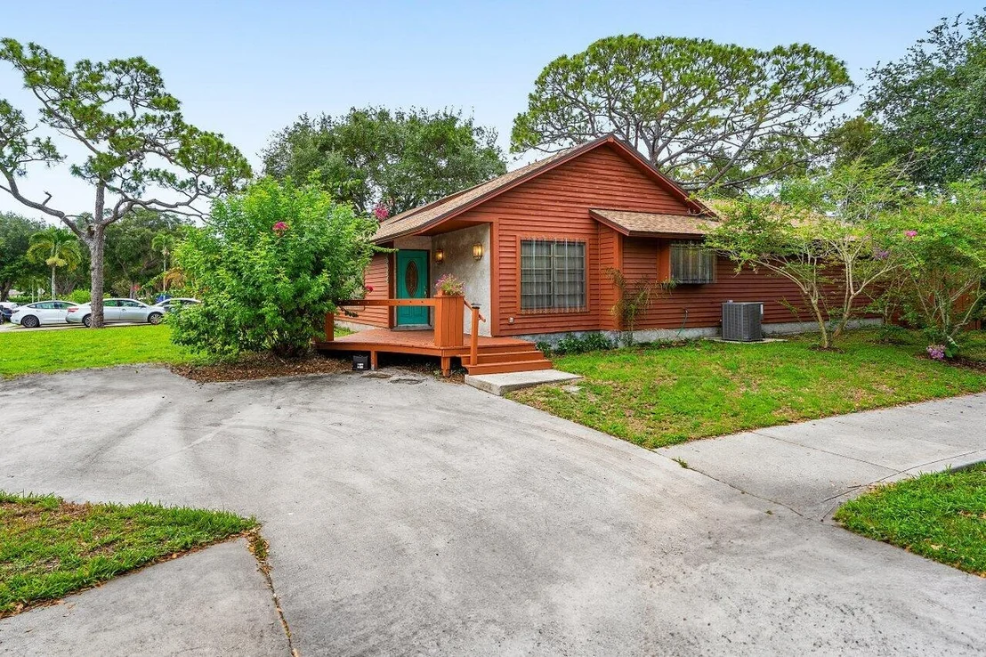 Photo of 4744 Dolphin Drive