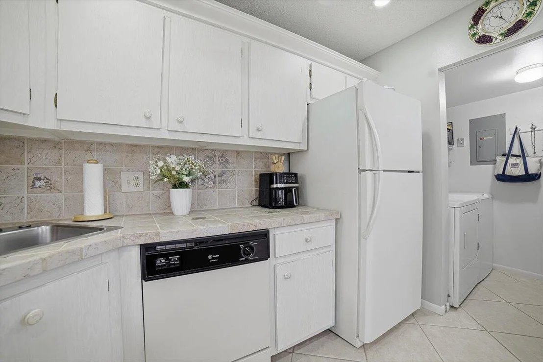 Photo of Unit D2 at 331 KNOTTY PINE Circle