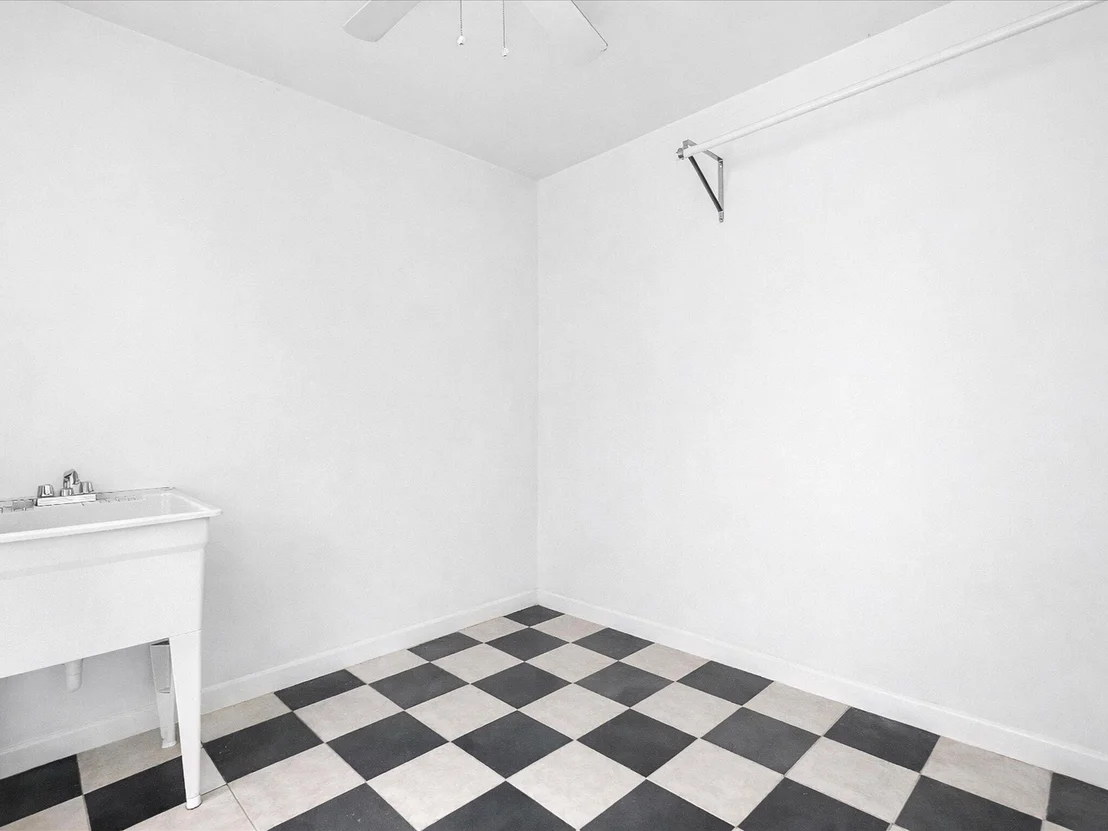 Photo of 702 S RIVERSIDE Drive