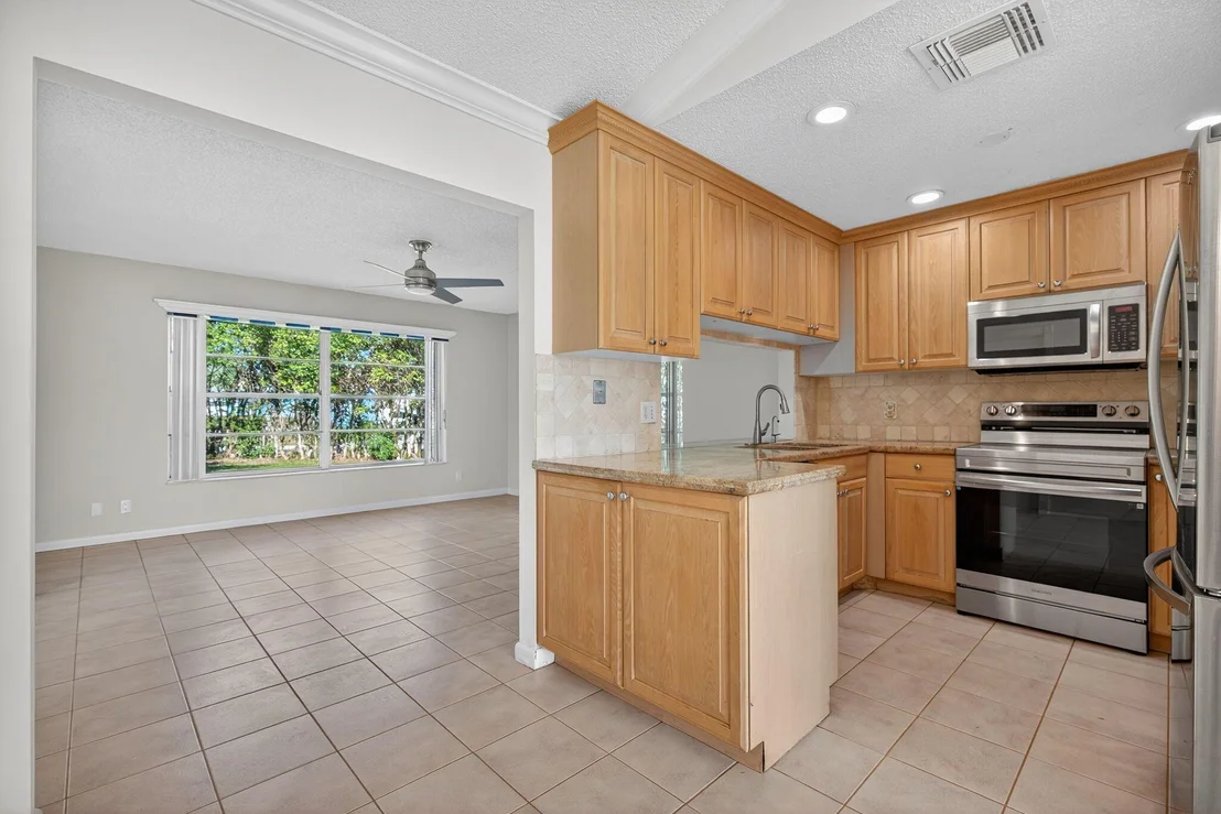 Photo of 130 Lakeside Circle