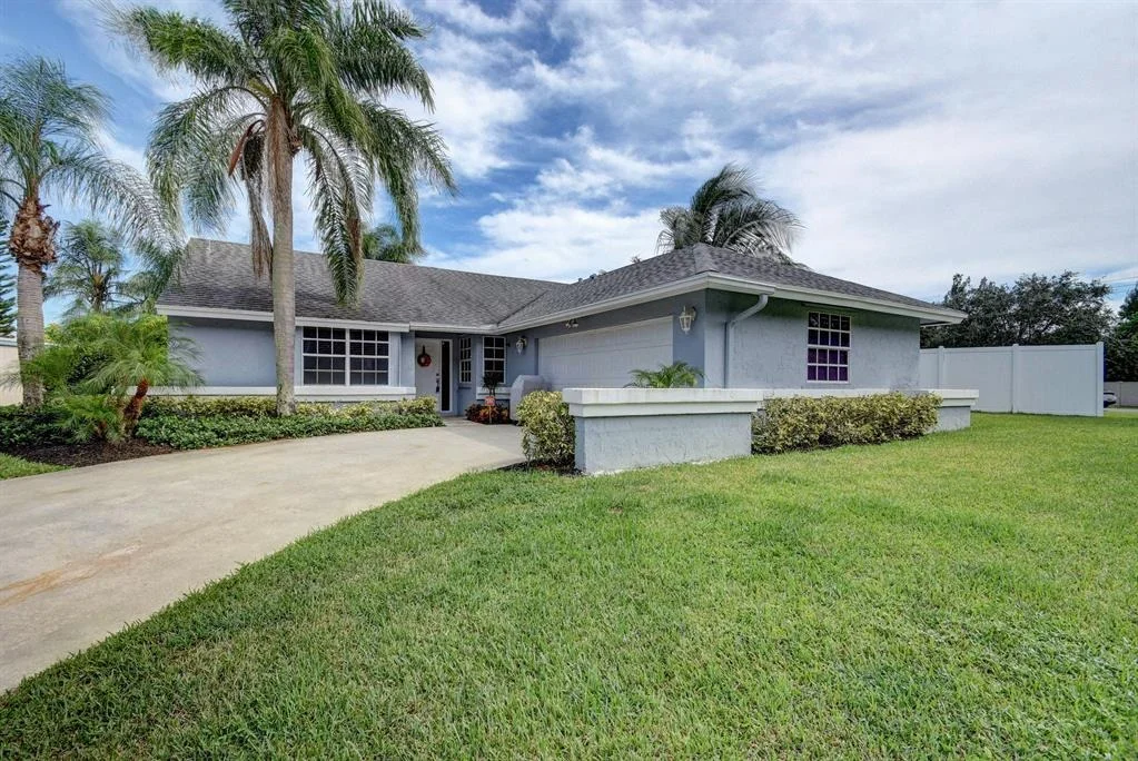 Photo of 1840 Edgewater Drive