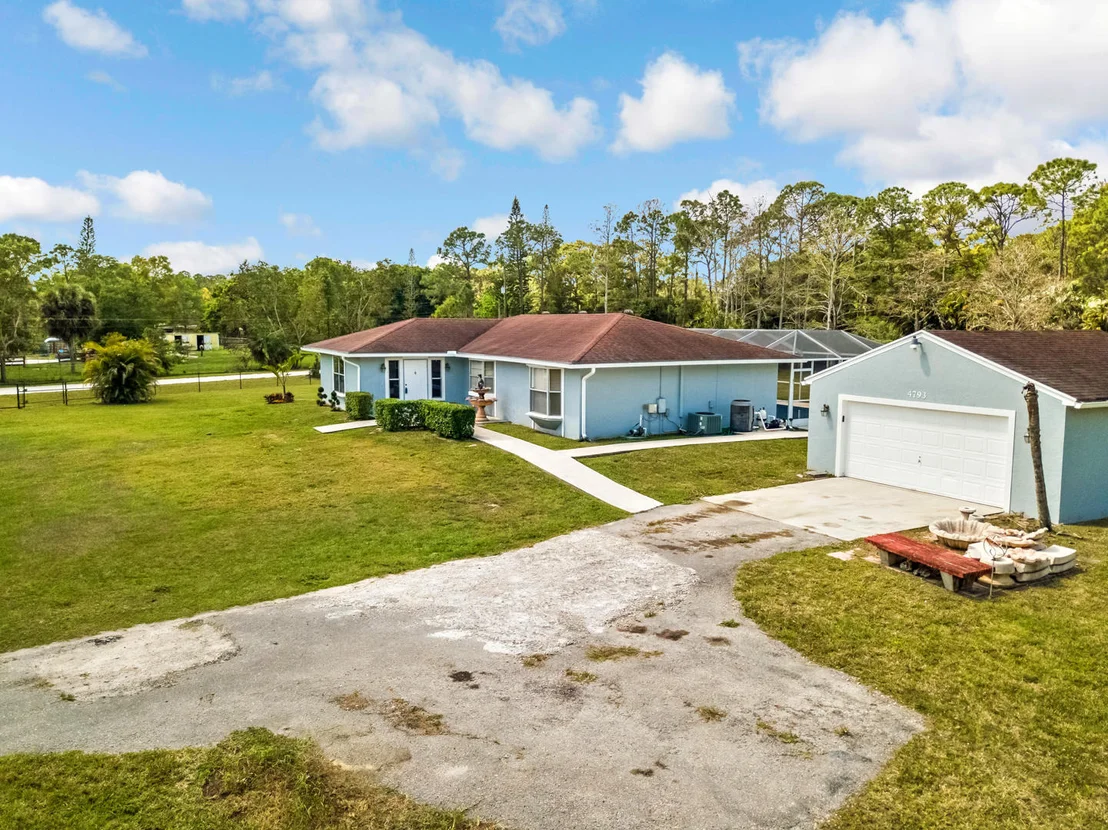 Photo of 4793 Avocado Boulevard