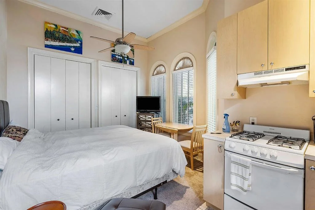 Photo of 719 N Ocean Boulevard