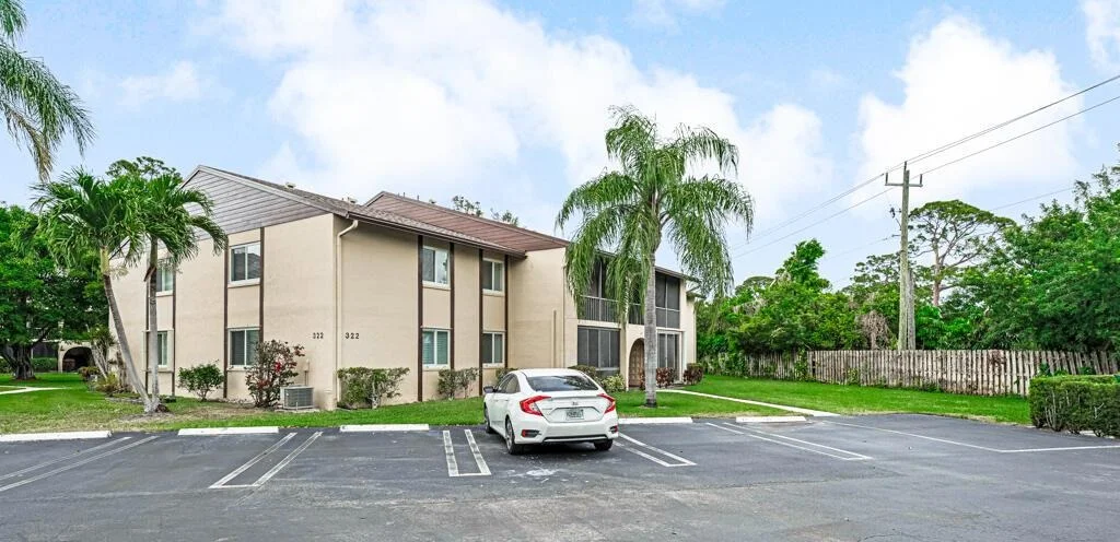 Photo of Unit D1 at 322 Pine Ridge Circle