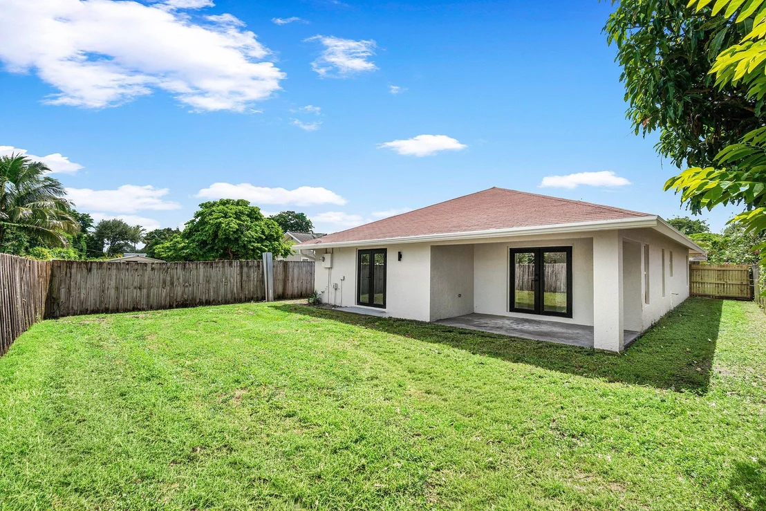 Photo of 4879 LINCOLN Road