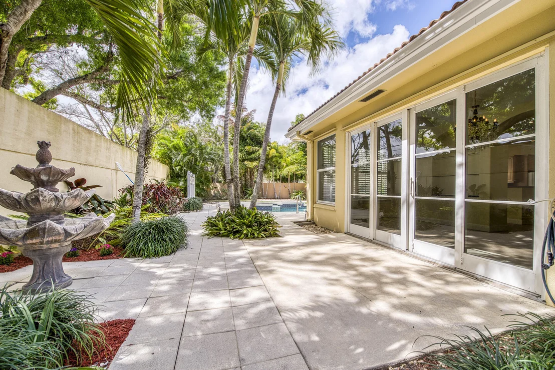 Photo of 190 S Hampton Drive