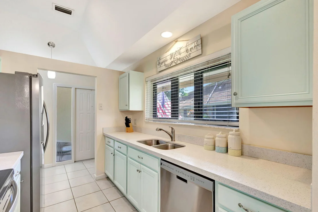 Photo of Unit D at 101 Half Moon Circle