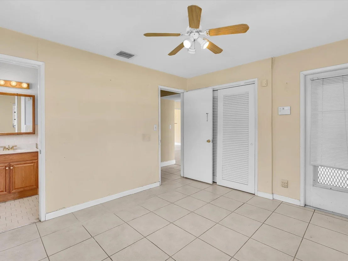 Photo of 4041 NE 18th Terrace