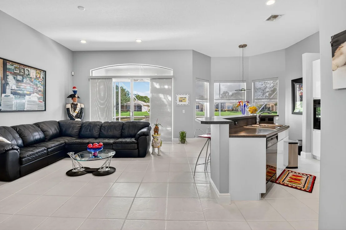 Photo of 7123 Demedici Circle