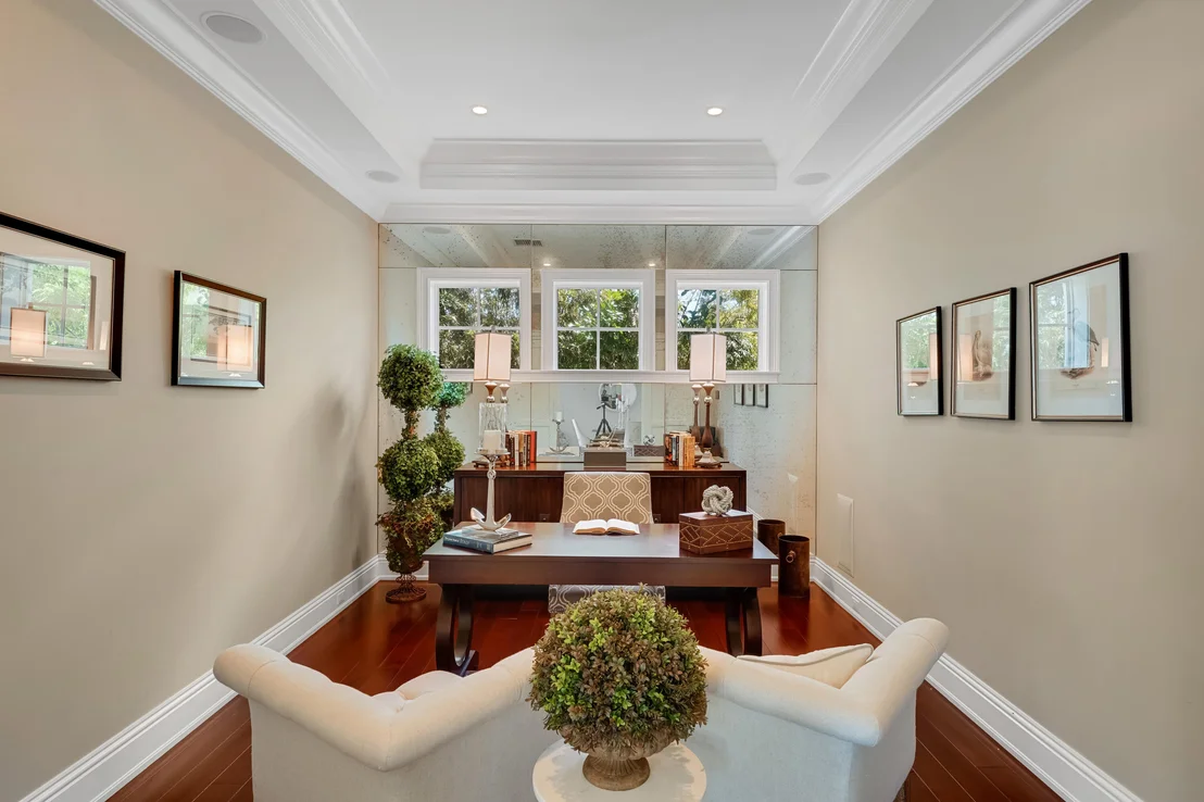 Photo of 975 Banyan Drive