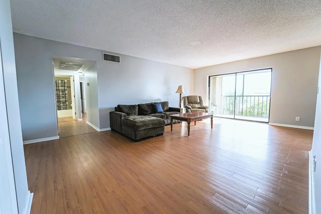 Photo of Unit J7 at 150 Pineview Road