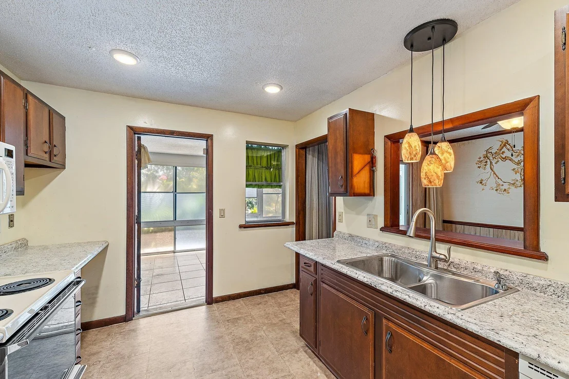 Photo of 1866 Len Drive