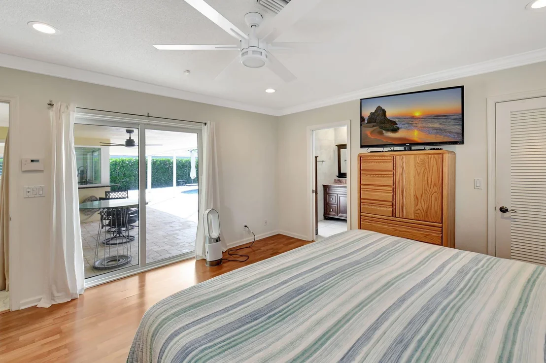 Photo of 850 Holly Lane