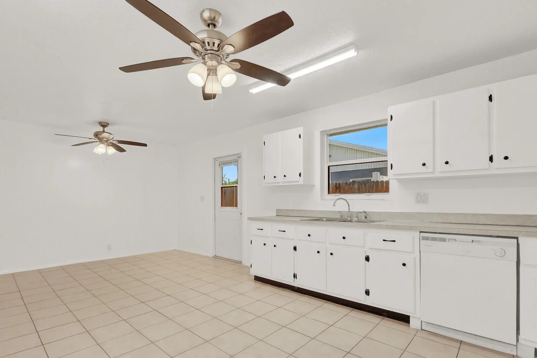 Photo of 357 Garden Boulevard