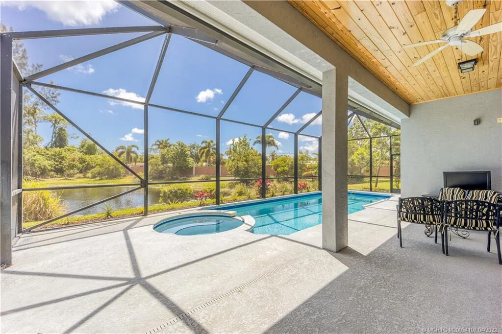 Photo of 2431 NW Hummingbird Circle