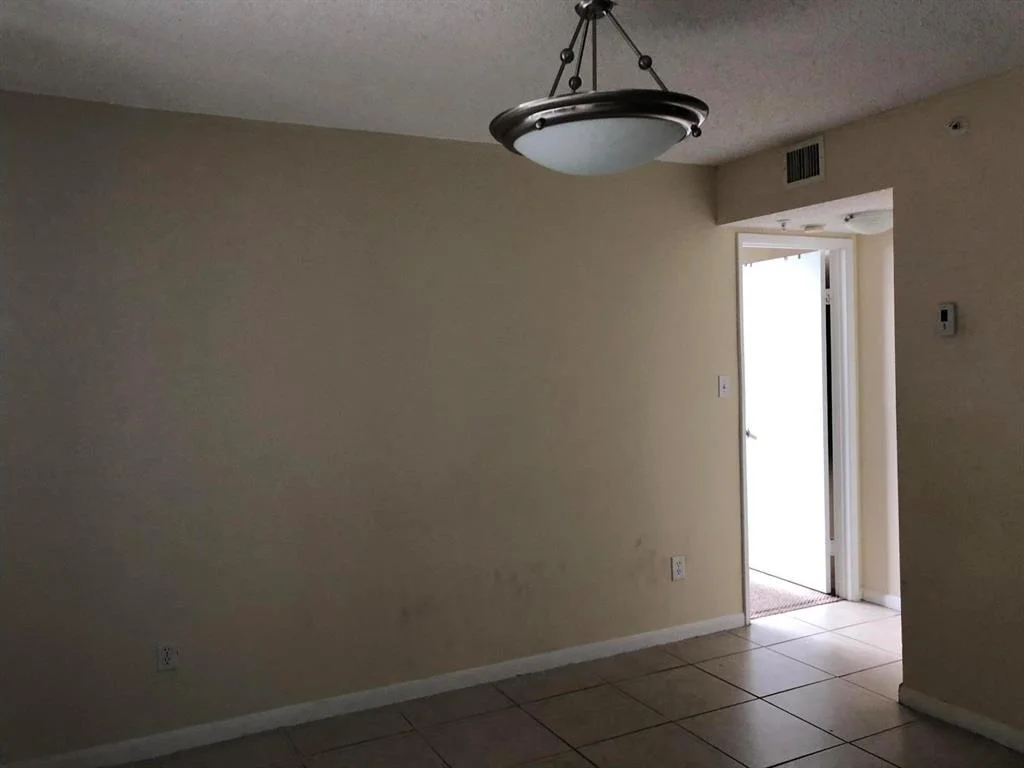 Photo of Unit F504 at 950 Lavers Circle