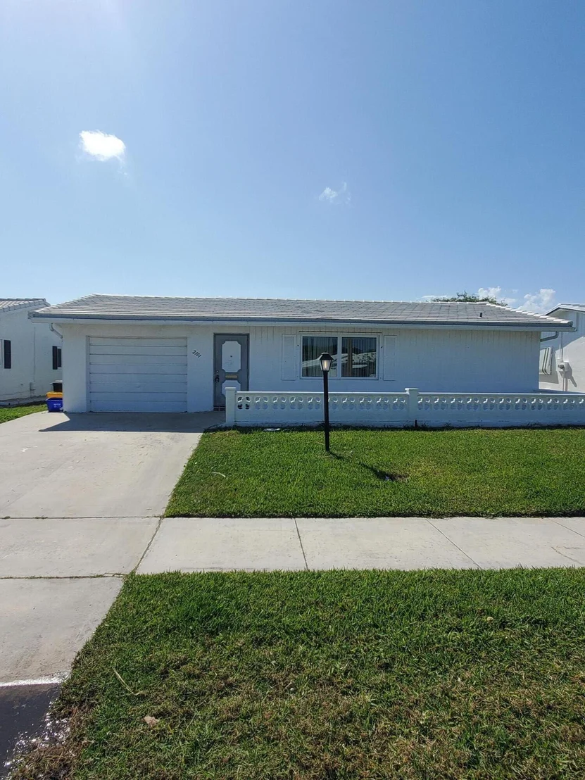 Photo of 2101 Campanelli Boulevard