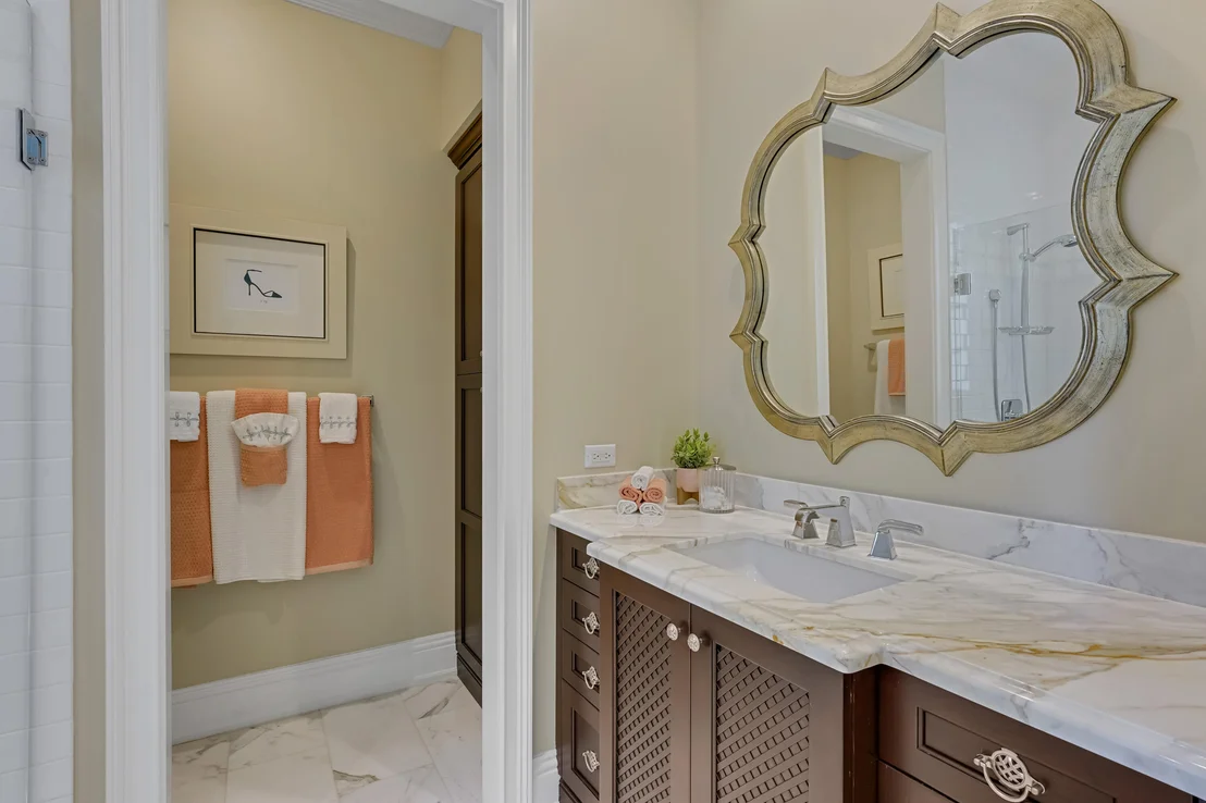 Photo of 975 Banyan Drive