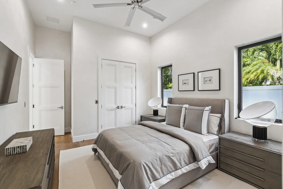 Photo of 255 NE 3rd Street