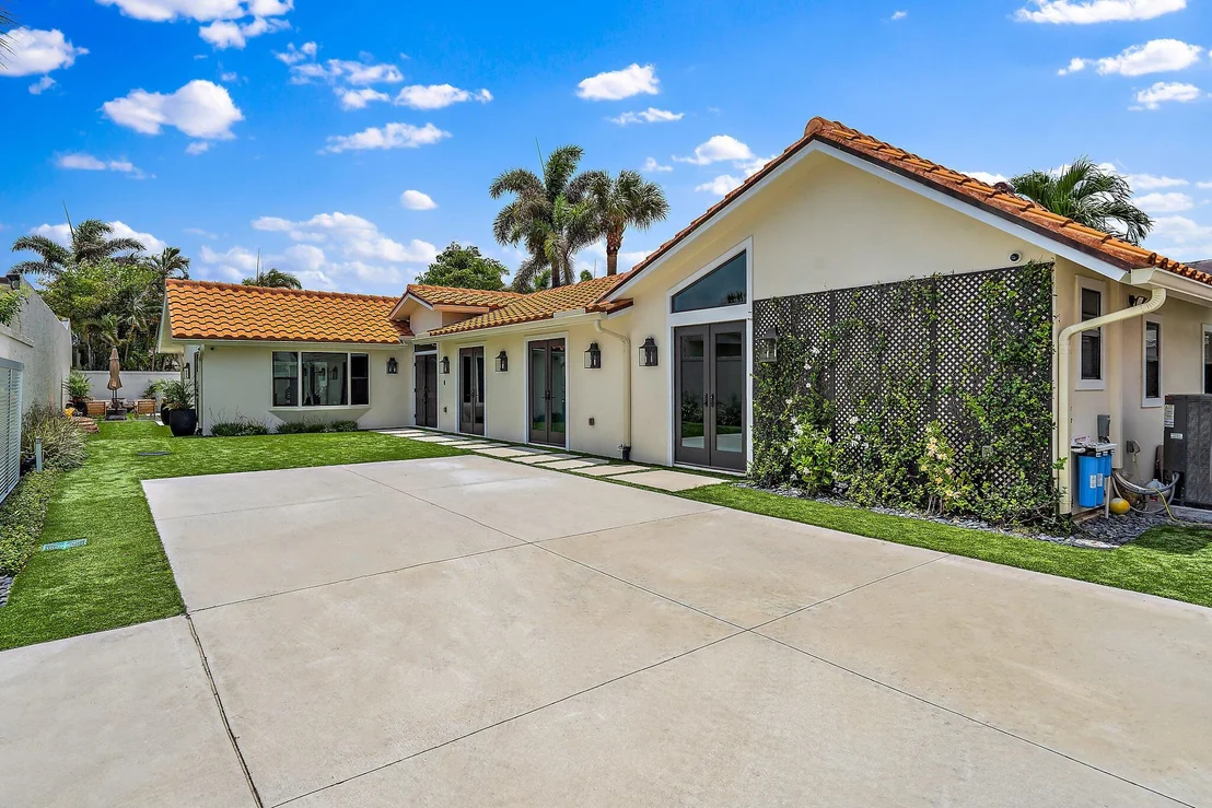 Photo of 105 W Tarpon Lane W