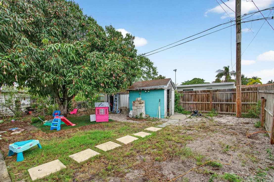 Photo of 1071 Peak Road