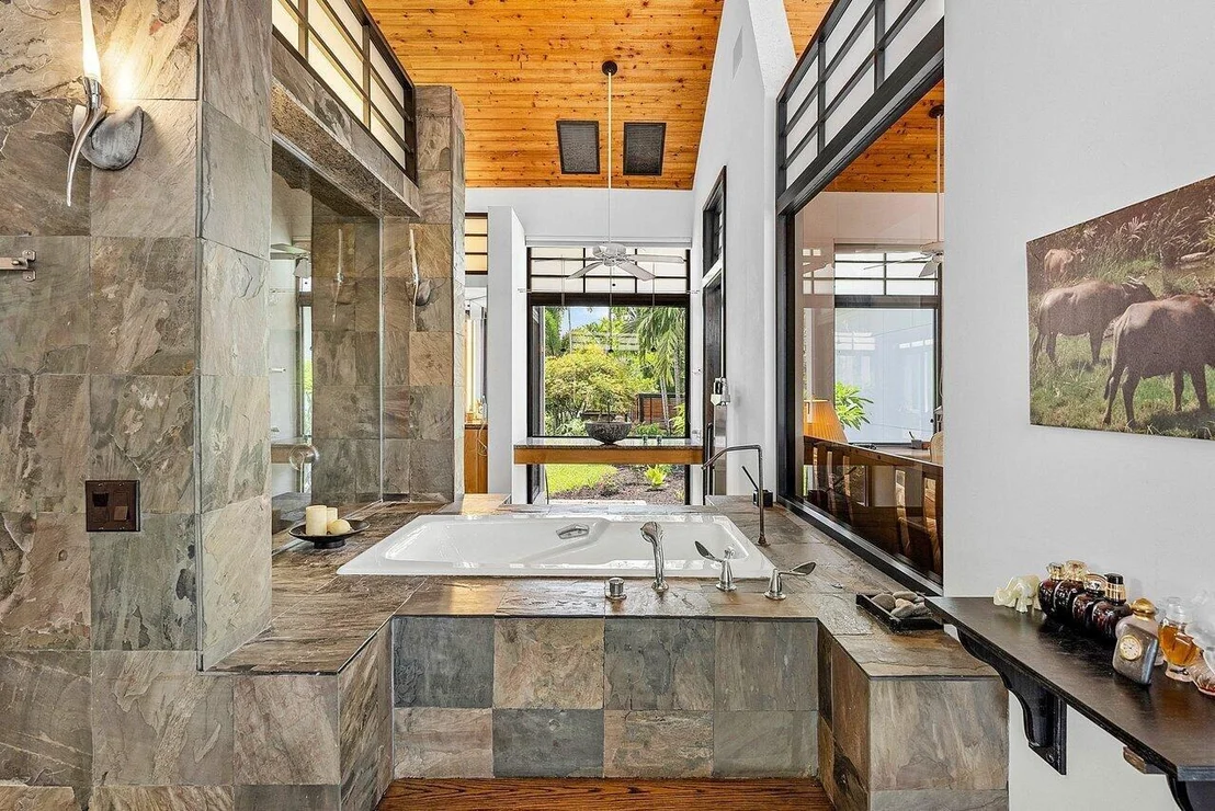 Photo of 8549 SURREY Lane
