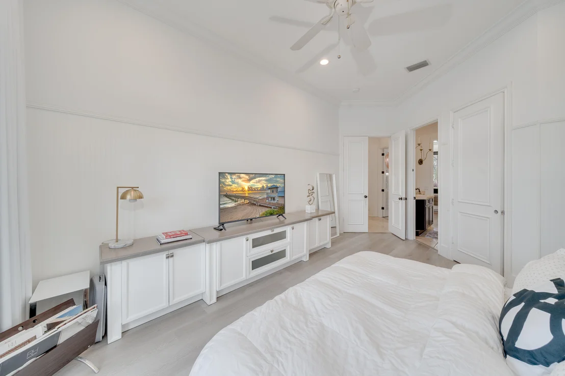 Photo of 17593 Middle Lake Drive
