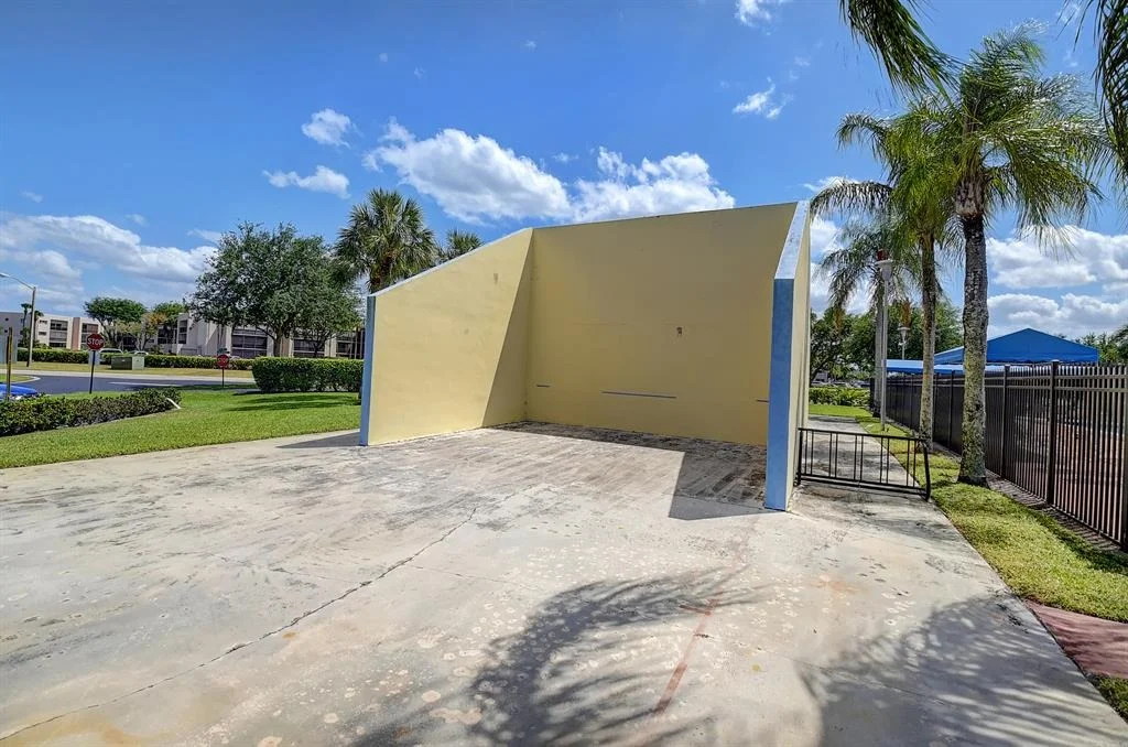 Photo of 15868 Laurel Oak Circle