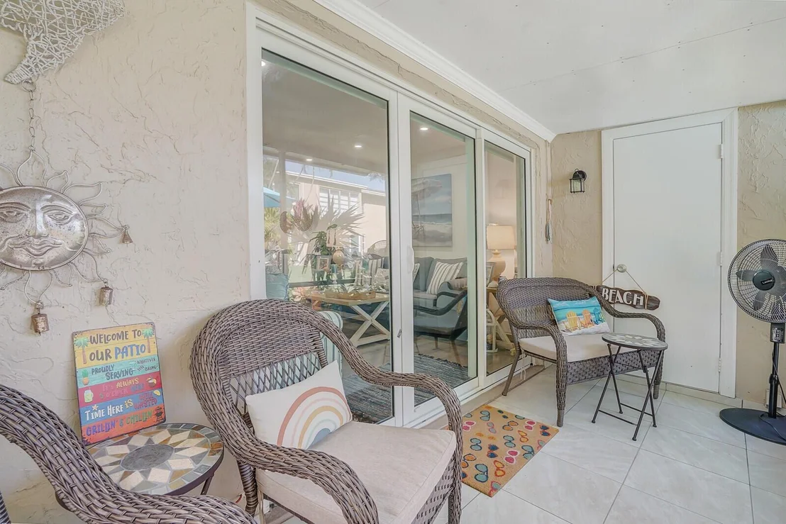 Photo of Unit B at 13734 Via Flora