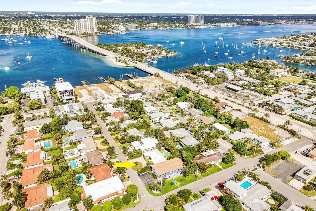 Photo of 1182 Beach Road