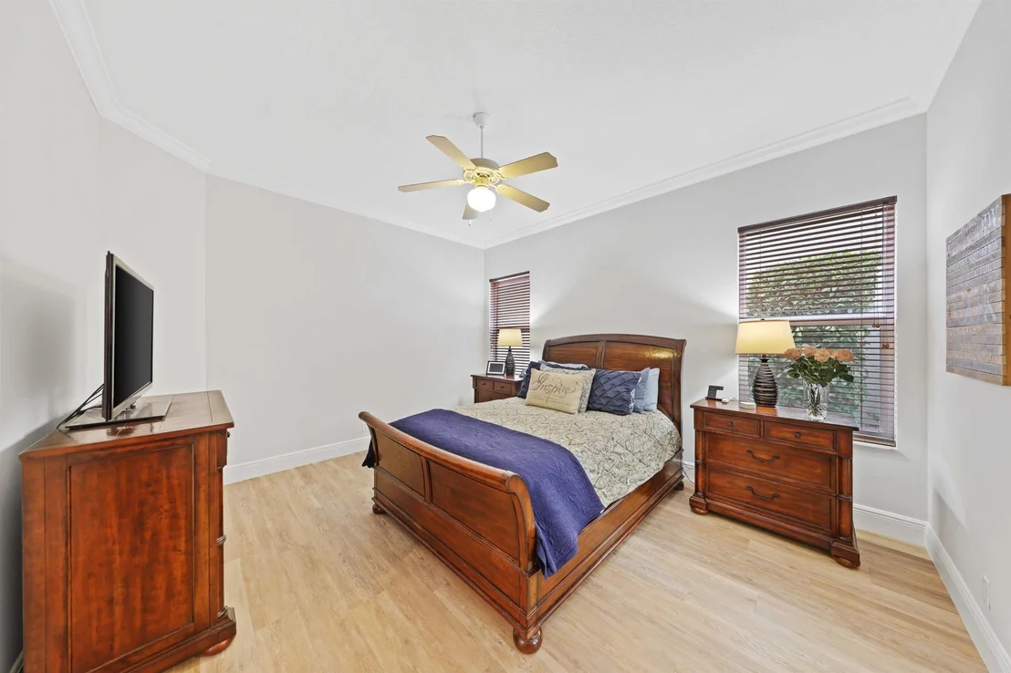 Photo of 560 Anchor Point