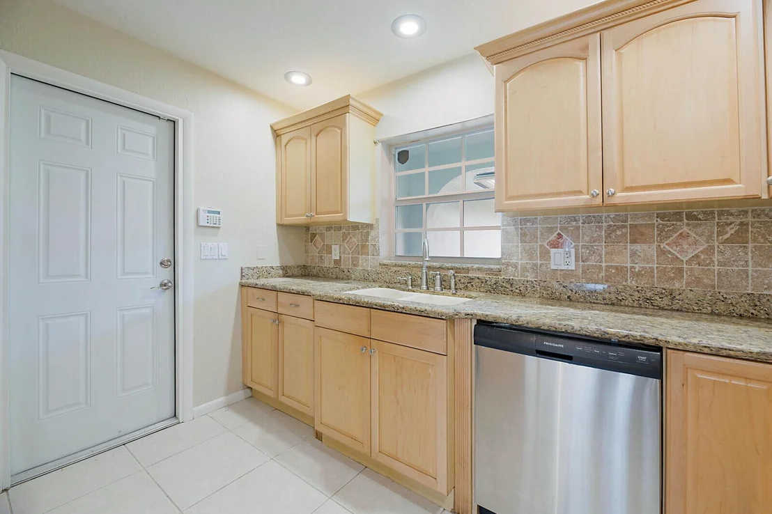 Photo of 643 Lindell Boulevard