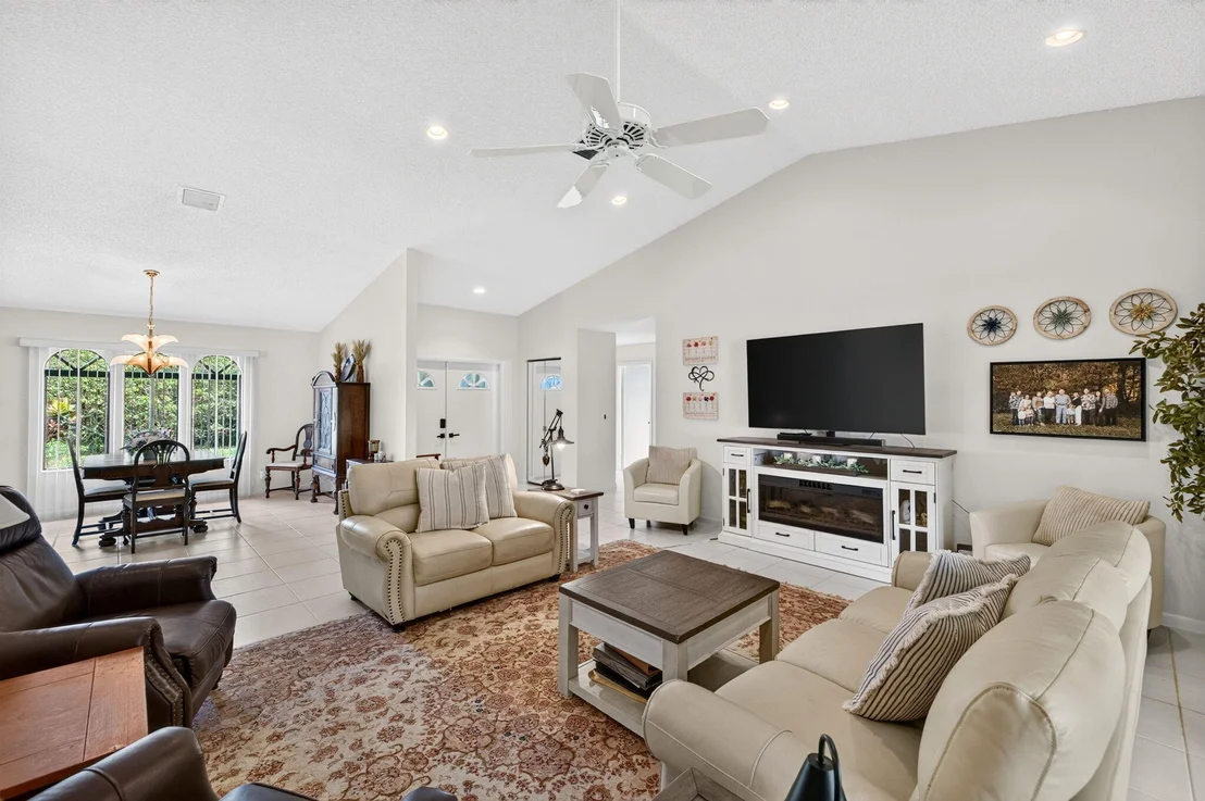 Photo of 2320 Riviera Drive