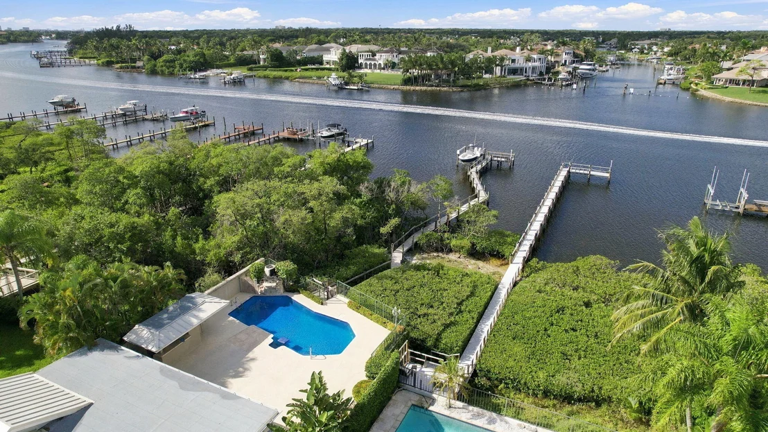 Photo of 352 River Edge Road