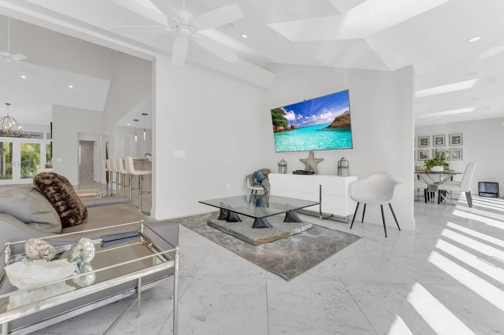 Photo of 355 Oakview Drive