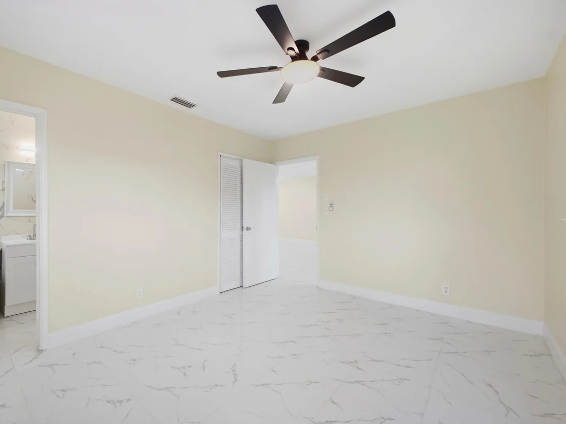 Photo of 1421 Crest Drive