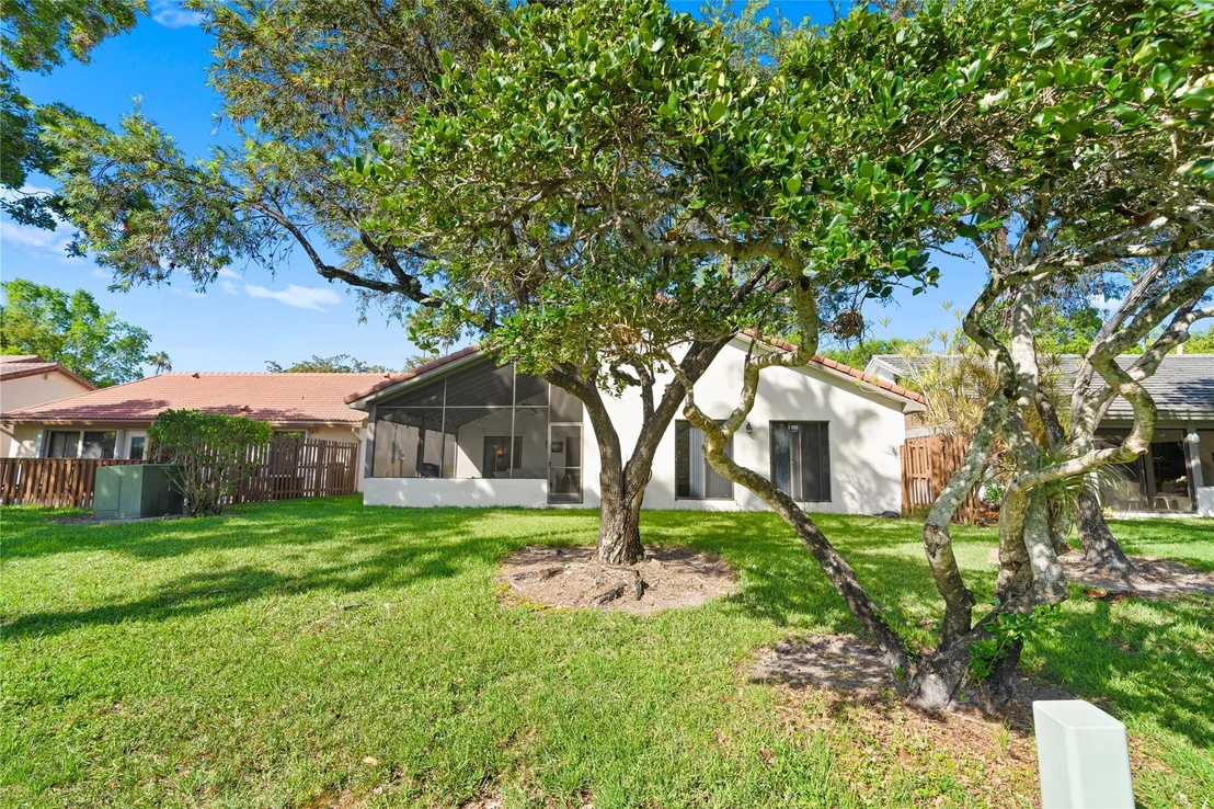 Photo of 2177 Montpeliar