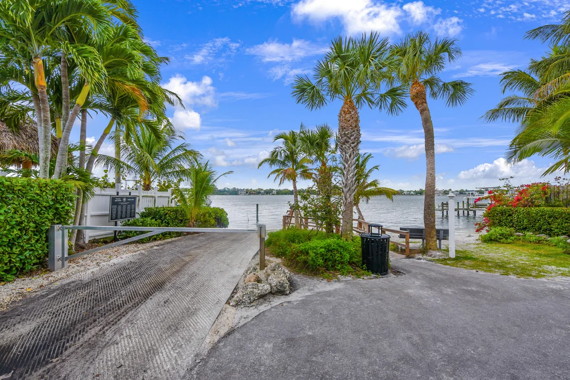 Photo of 324 River Drive