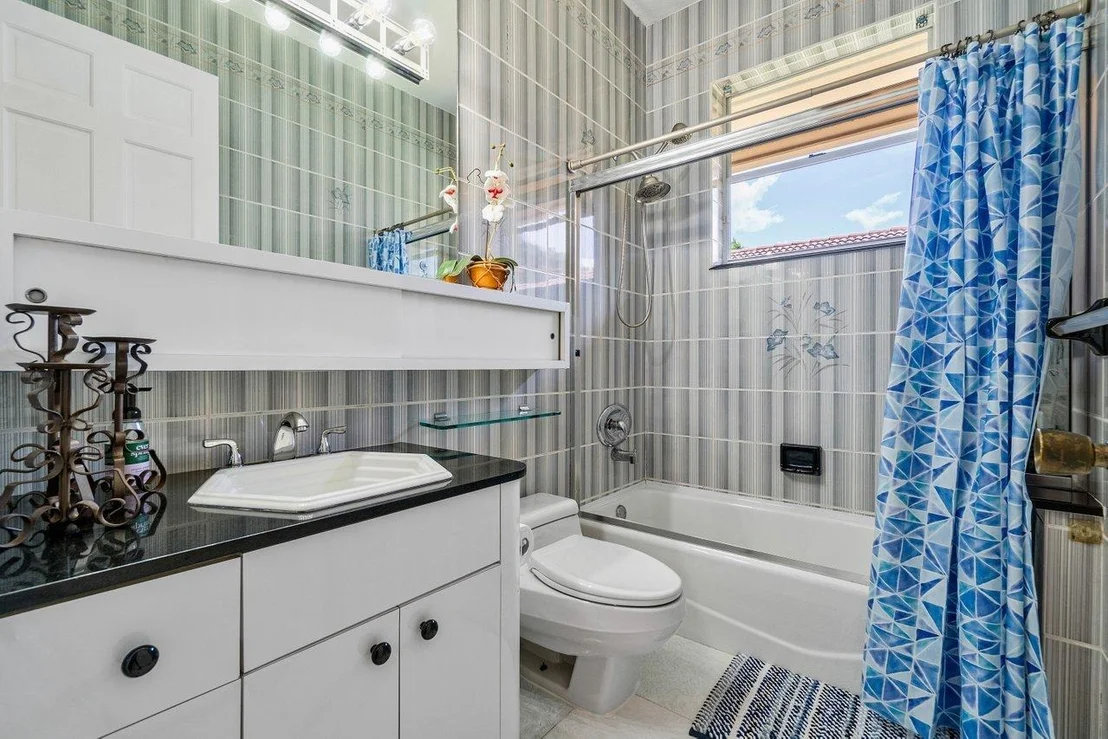 Photo of 648 Riviera Drive