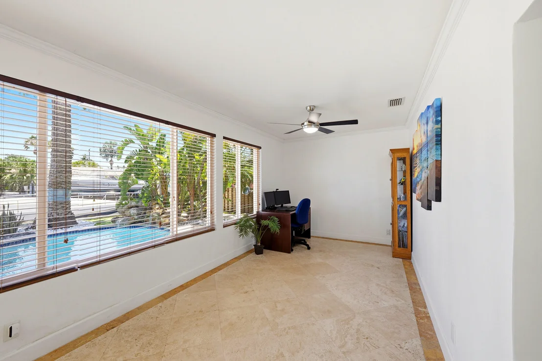 Photo of 390 SE 12th Avenue