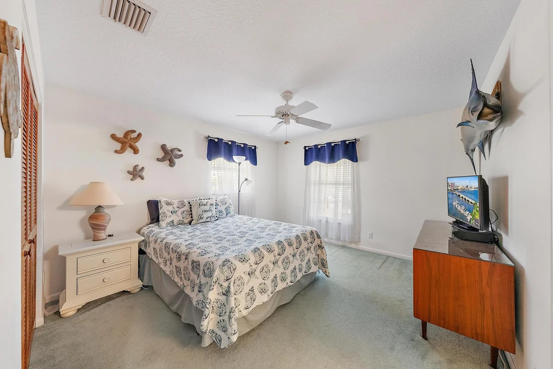 Photo of 925 Dolphin Drive