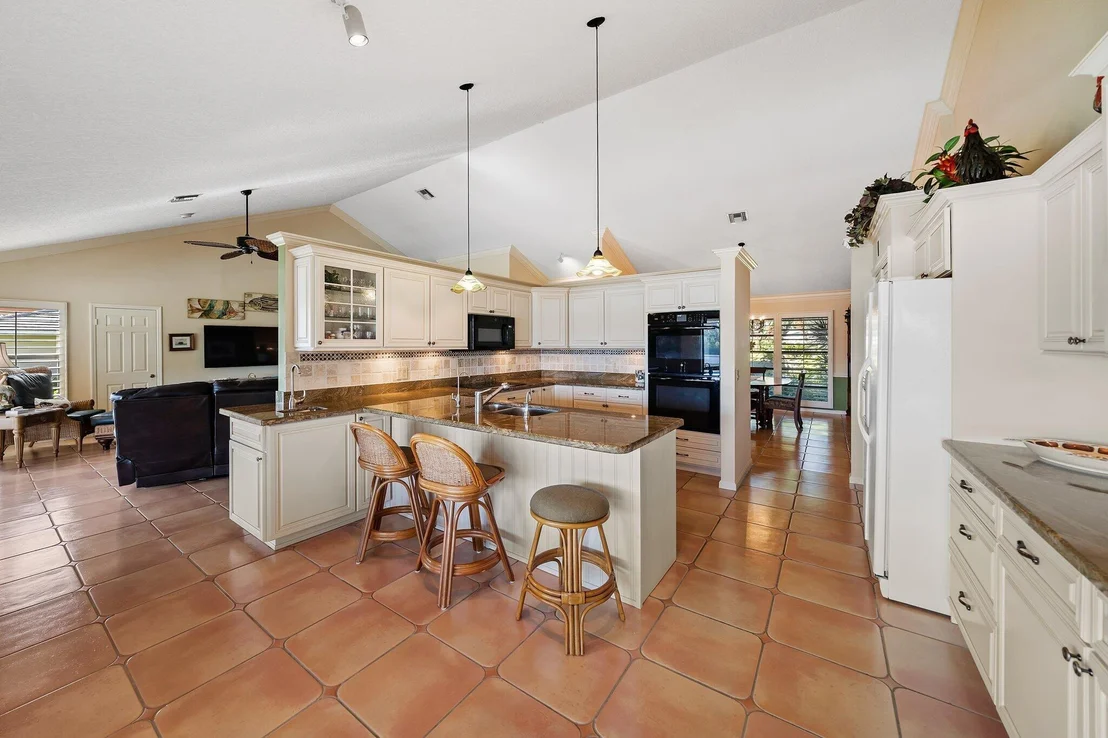 Photo of 41 SE Saddleback Road