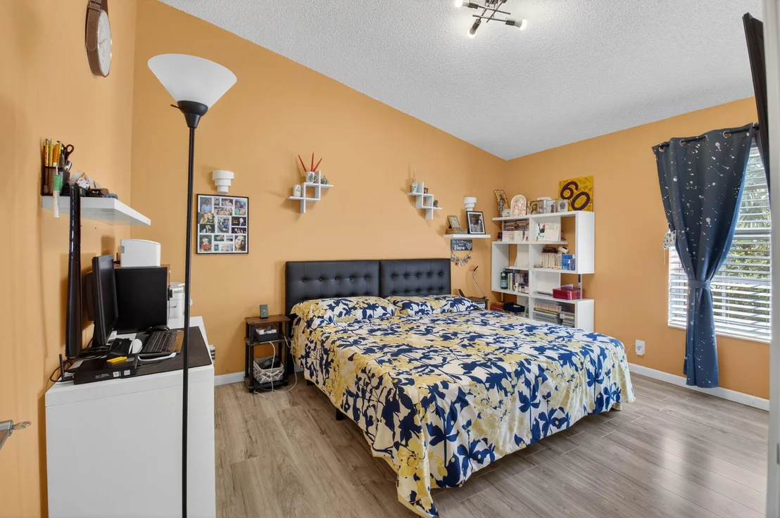 Photo of 19131 Fairlawn Way