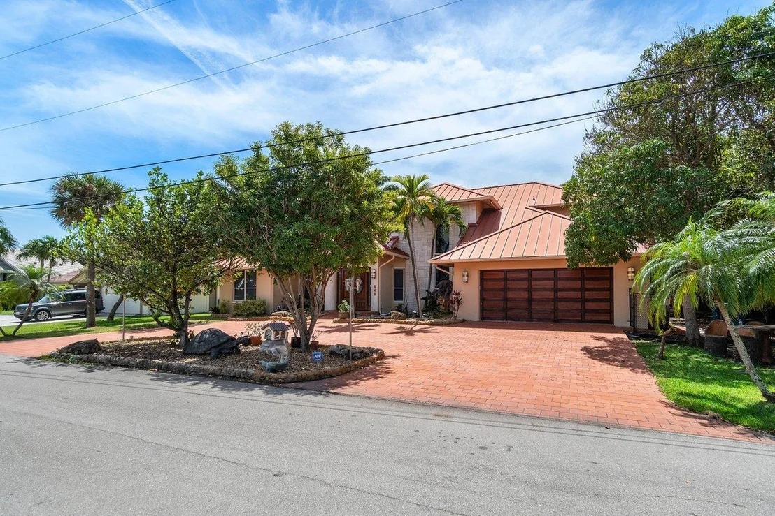Photo of 648 Riviera Drive