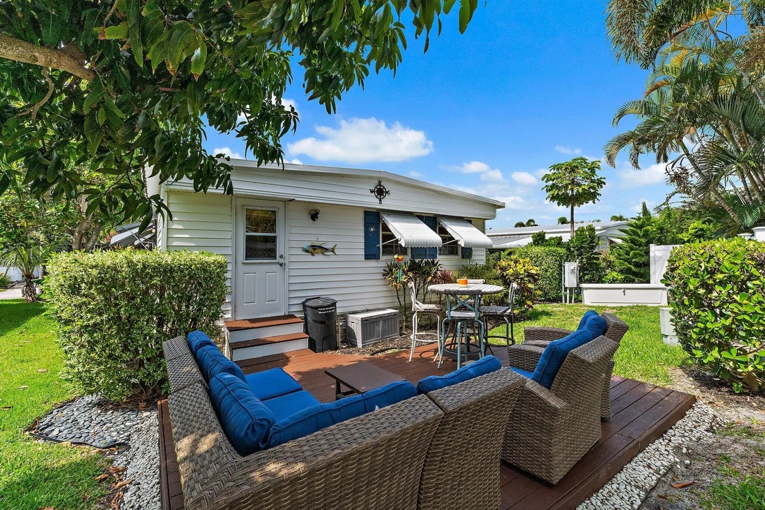 Photo of Unit 33 at 400 N HIGHWAY A1A