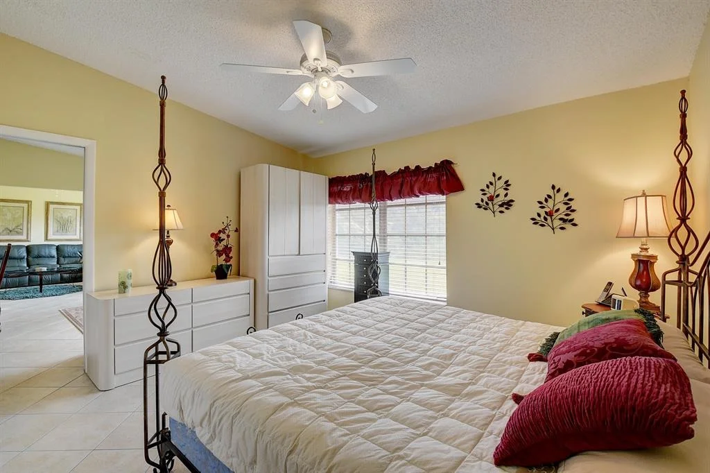 Photo of 15868 Laurel Oak Circle