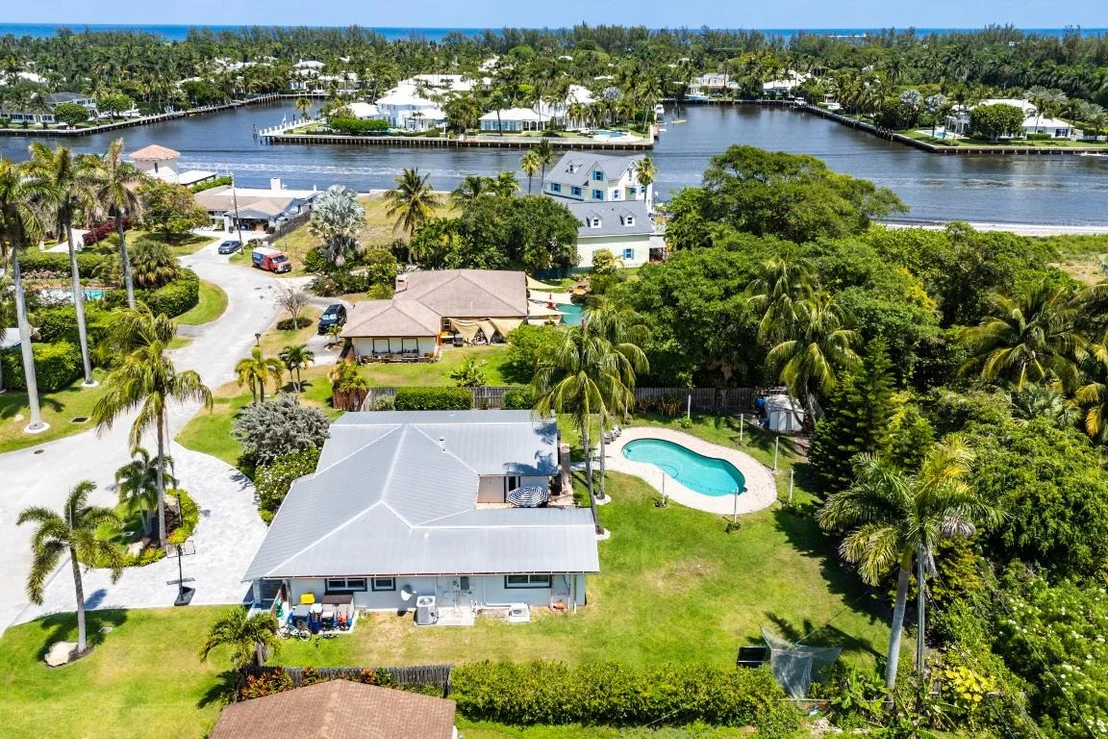 Photo of 912 Roberts Road