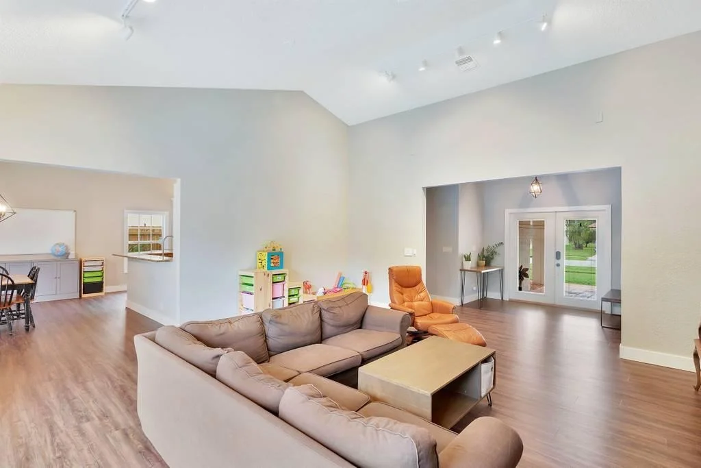 Photo of 9800 Sun Pointe Drive