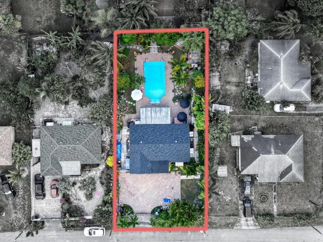 Photo of 910 Sylvan Lane